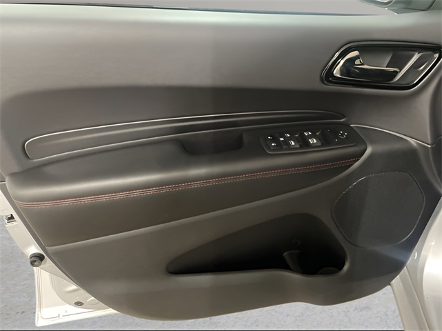 Vehicle image 19 of 28