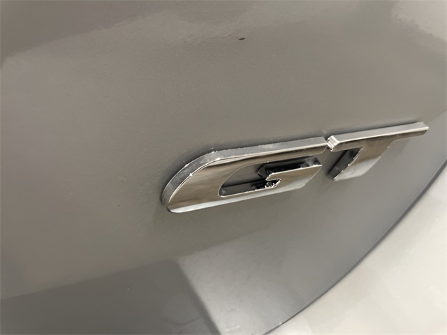 Vehicle image 27 of 28