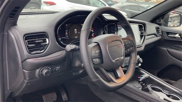 Vehicle image 15 of 28