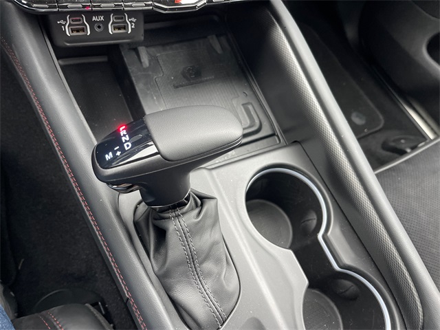 Vehicle image 21 of 28
