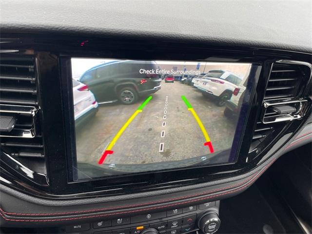 Vehicle image 20 of 28