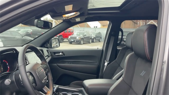 Vehicle image 14 of 28