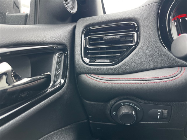 Vehicle image 23 of 28