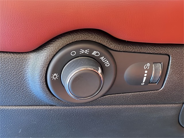 Vehicle image 34 of 38