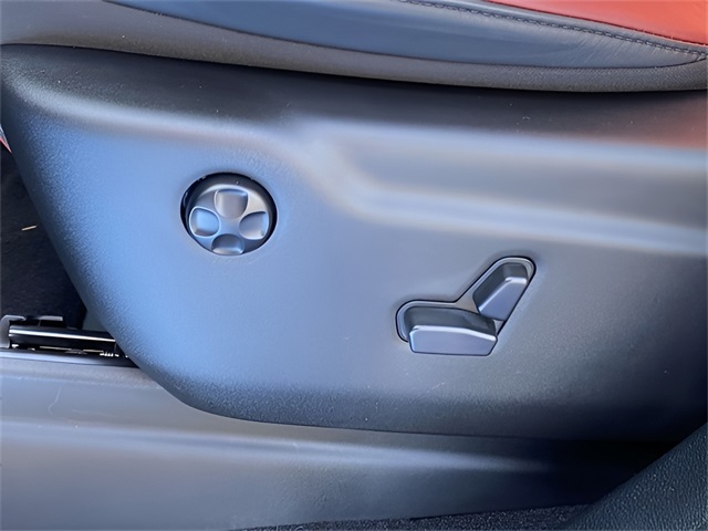 Vehicle image 30 of 38