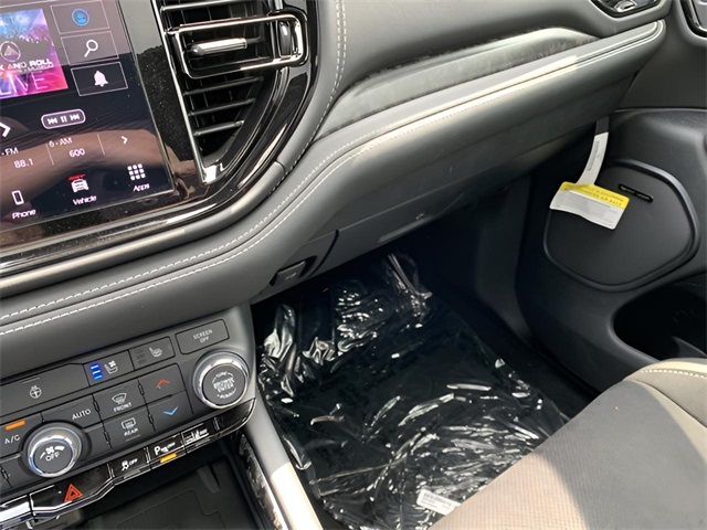 Vehicle image 33 of 39