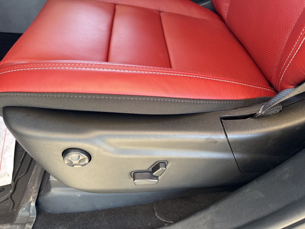 Vehicle image 13 of 19