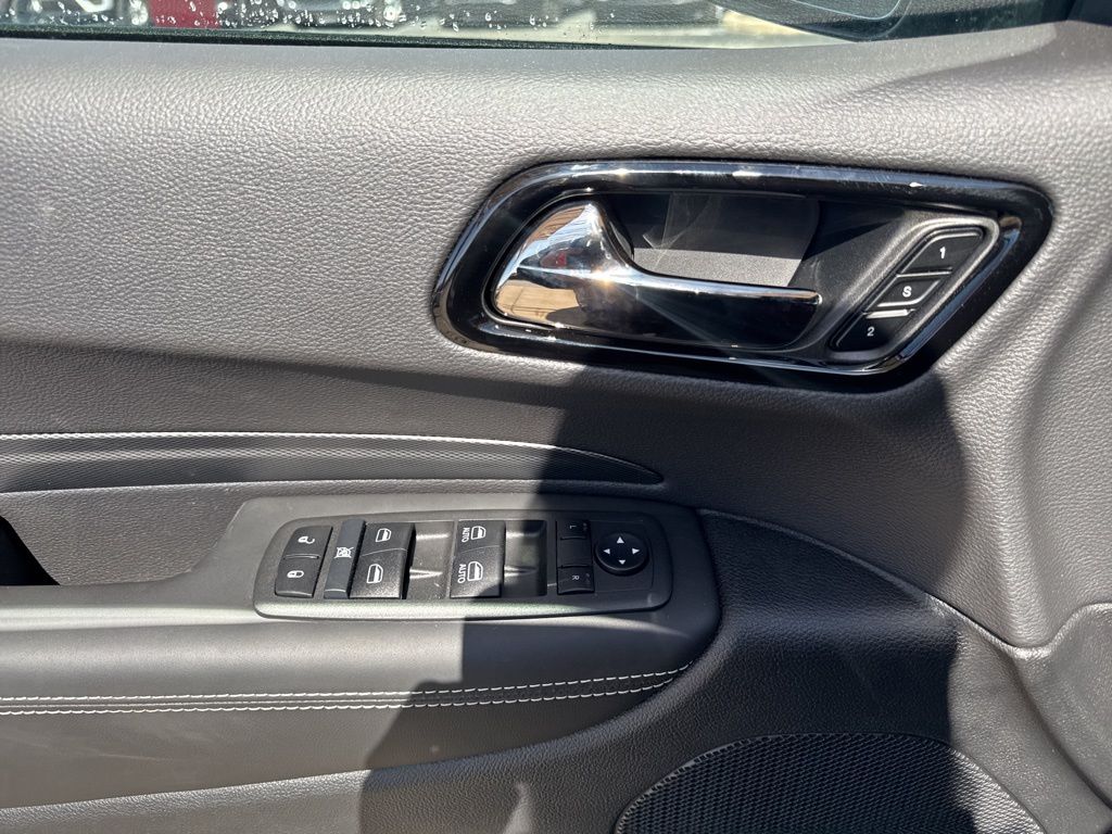 Vehicle image 15 of 19