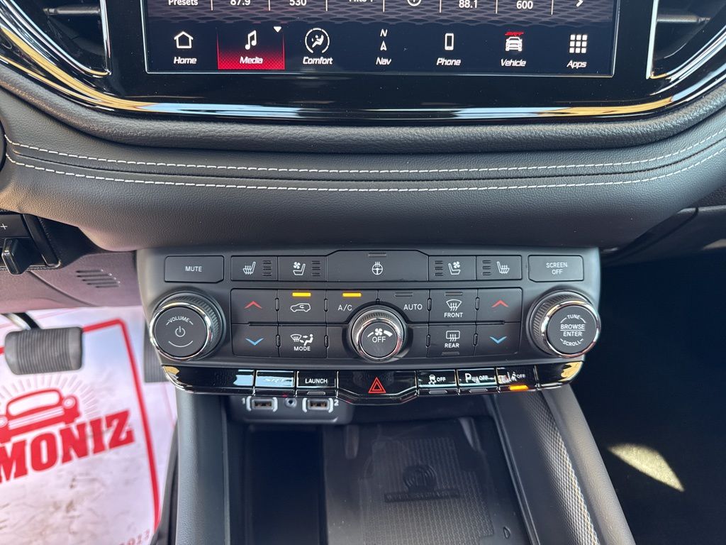 Vehicle image 10 of 19