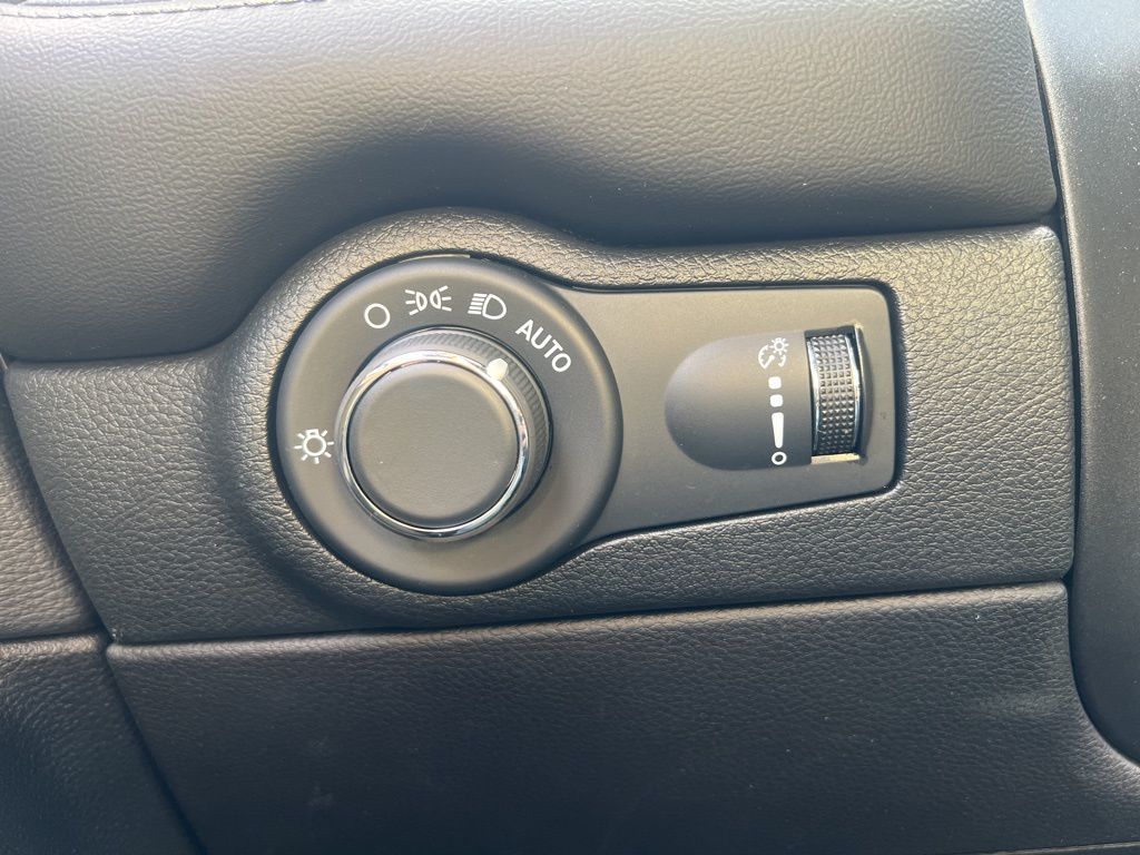 2024 Dodge Durango SXT Image 16 of 24