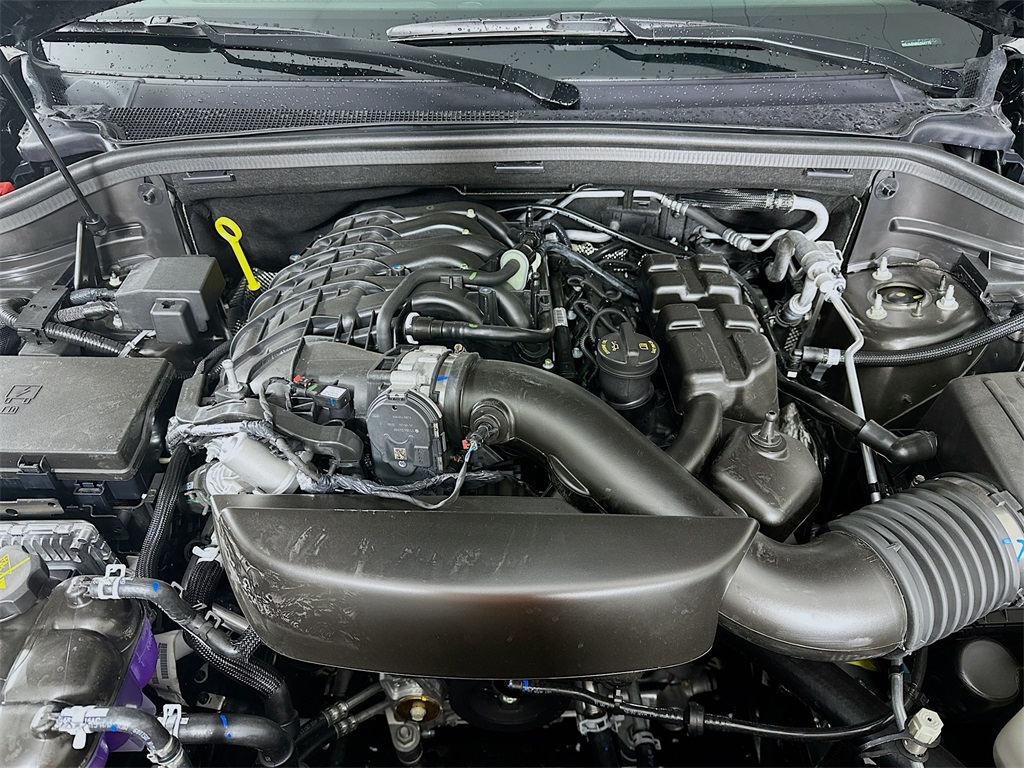 Vehicle image 17 of 20