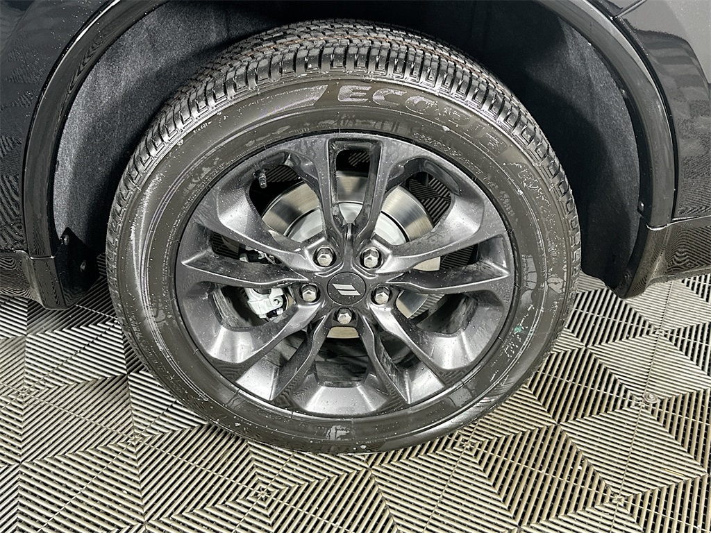 Vehicle image 15 of 20