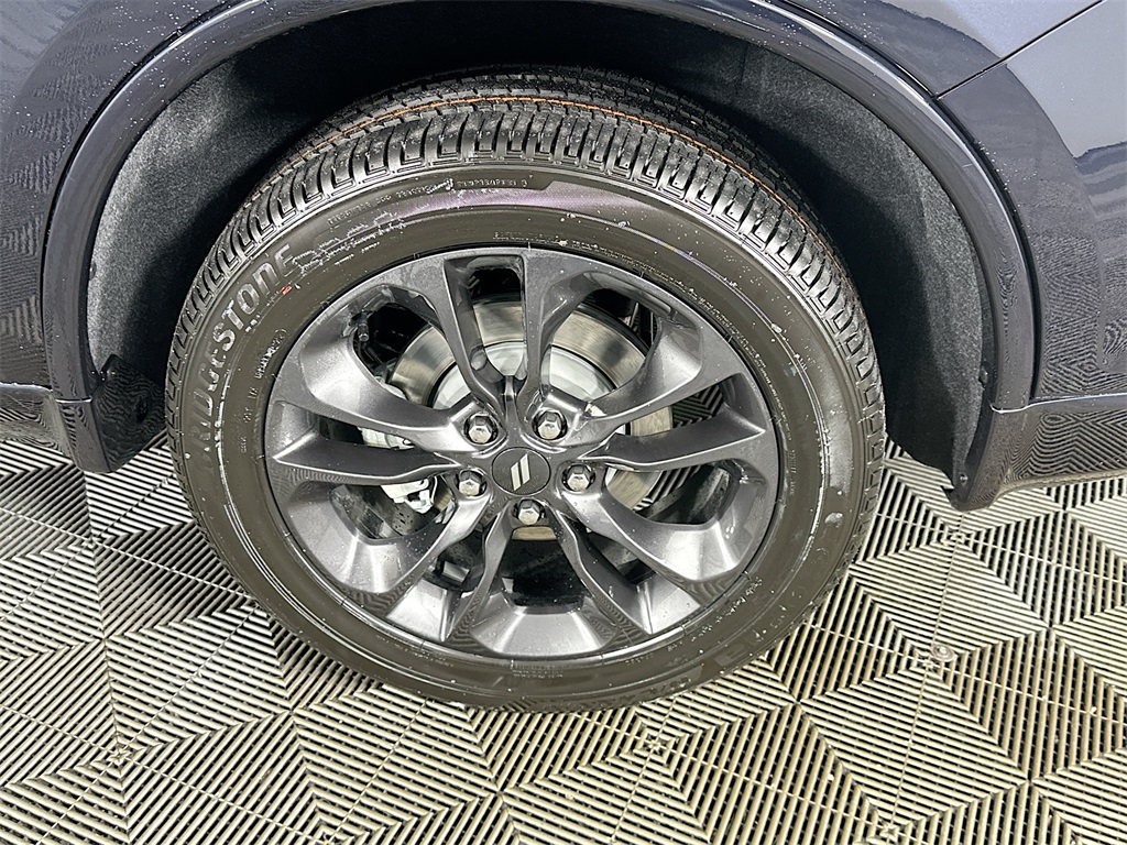 Vehicle image 17 of 20