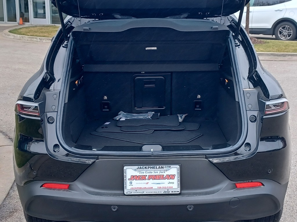 Vehicle image 13 of 29