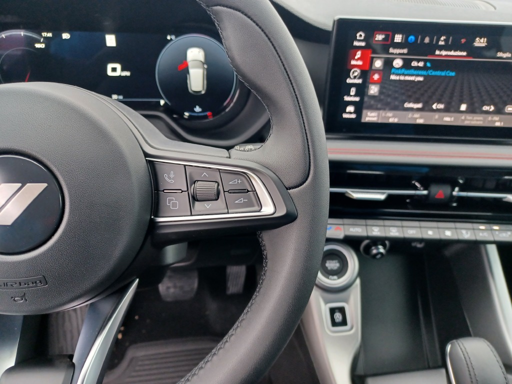 Vehicle image 28 of 29