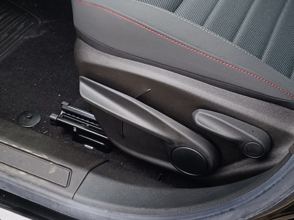 Vehicle image 21 of 29