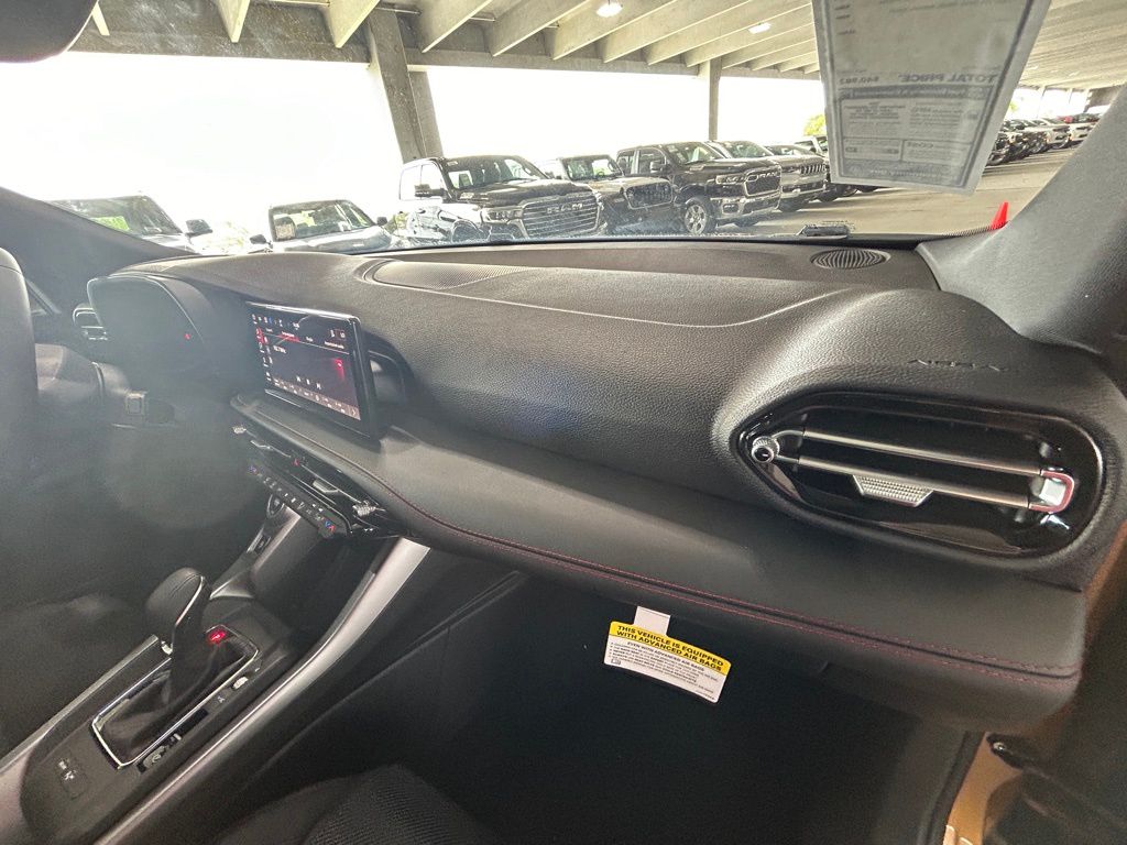 Vehicle image 17 of 43
