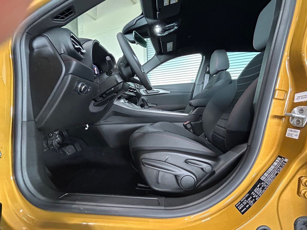 Vehicle image 32 of 43