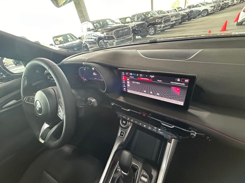 Vehicle image 18 of 43