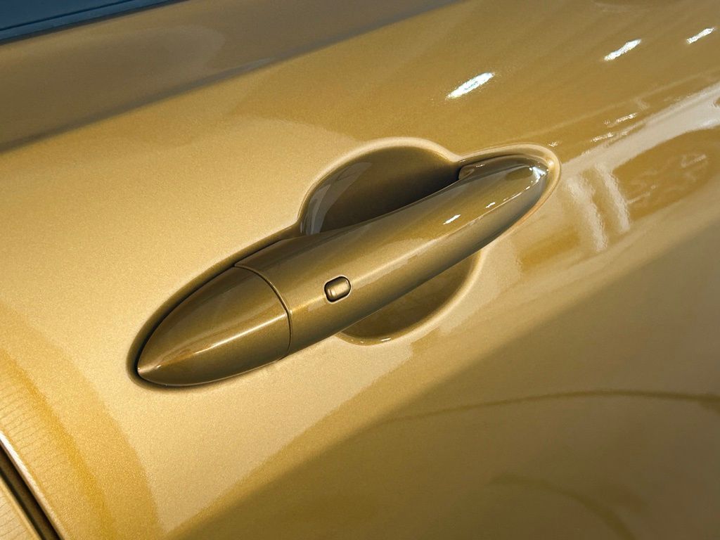 Vehicle image 13 of 43