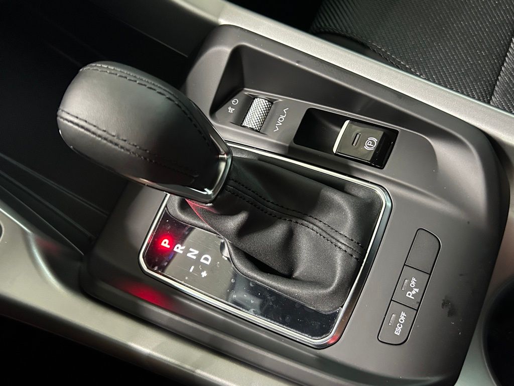 Vehicle image 41 of 43