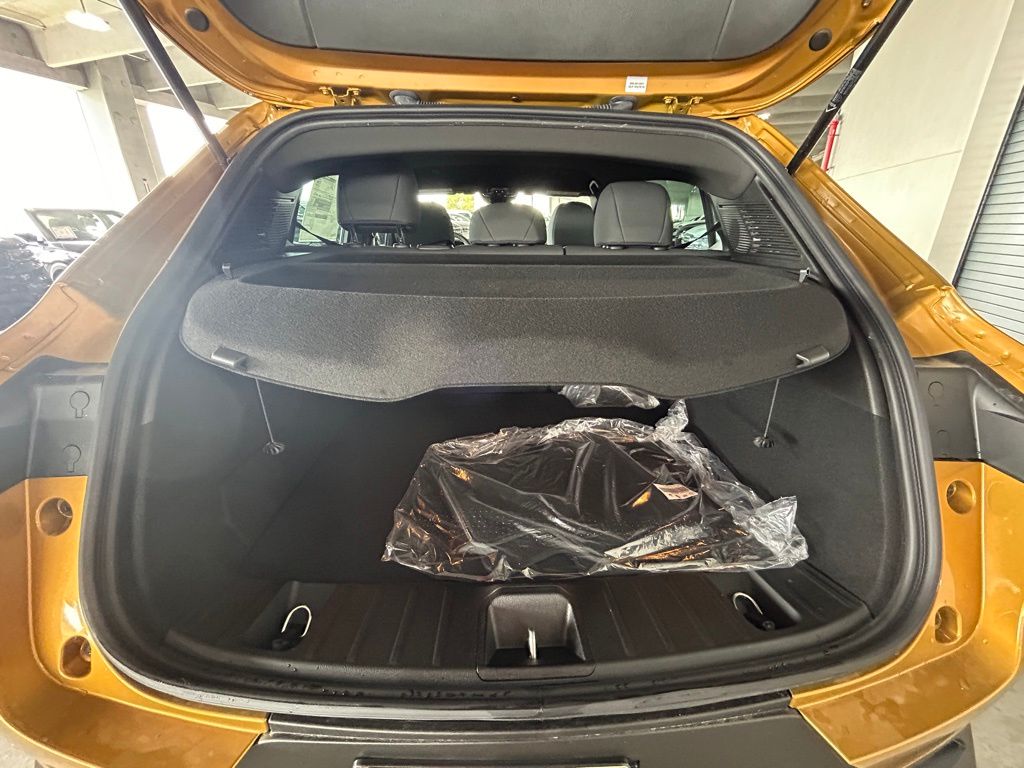 Vehicle image 24 of 43