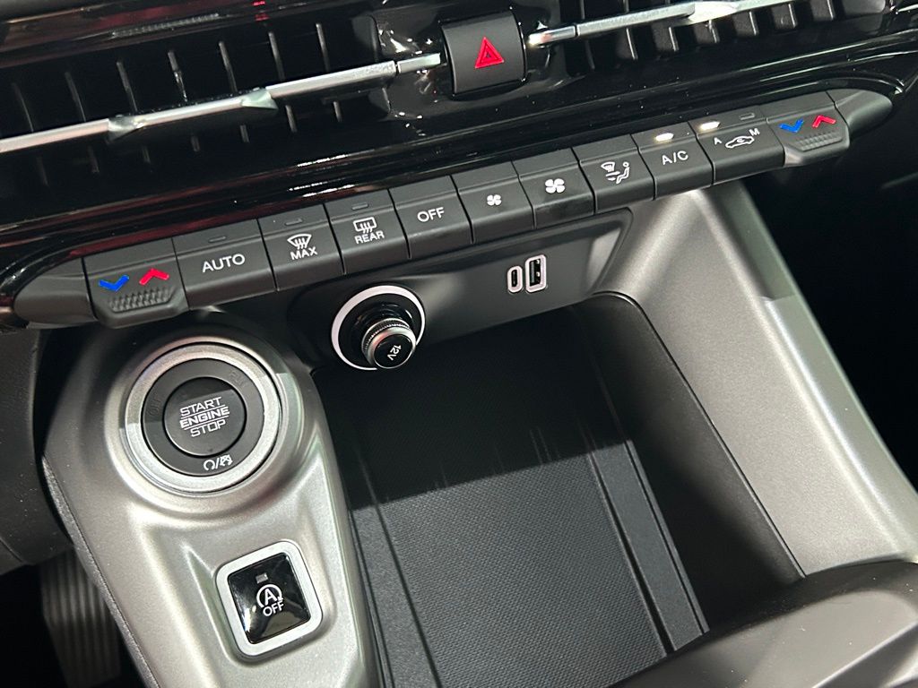 Vehicle image 33 of 43