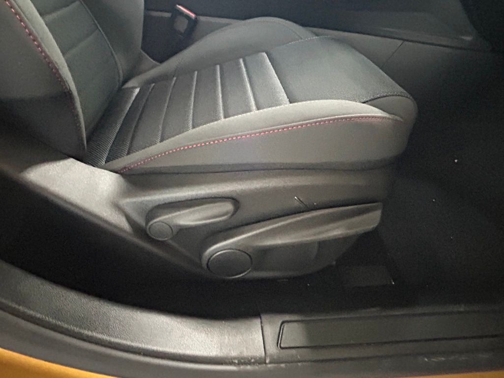 Vehicle image 16 of 43
