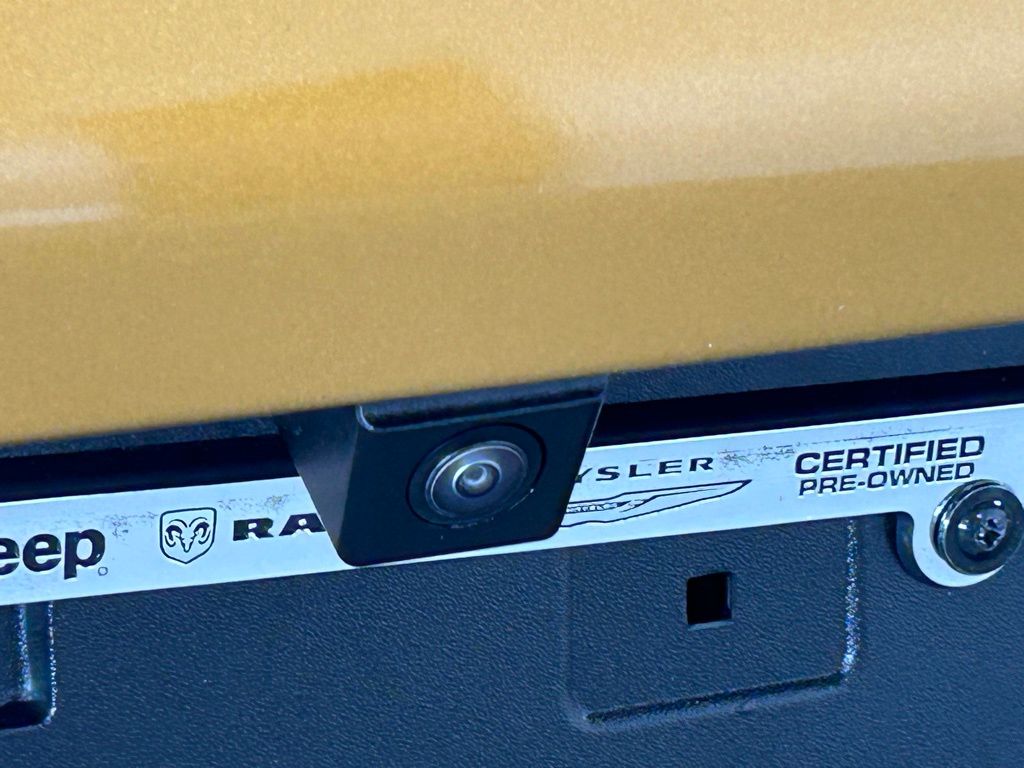 Vehicle image 14 of 43