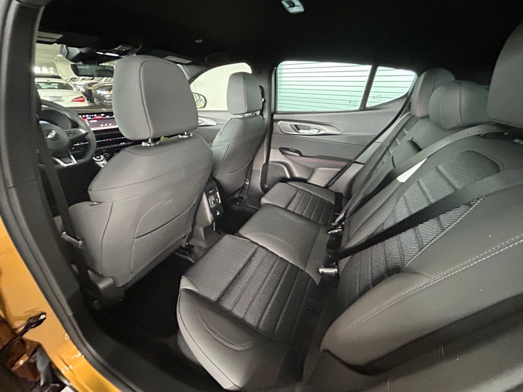 Vehicle image 25 of 43