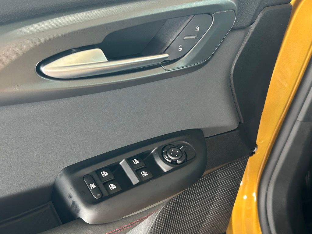 Vehicle image 31 of 43