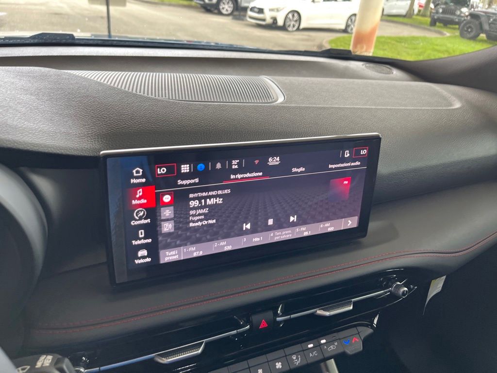 2024 Dodge Hornet GT Image 7 of 40