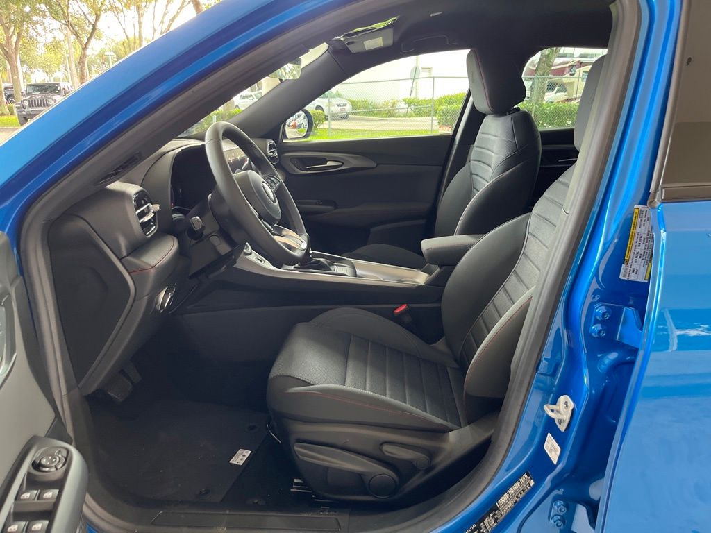 2024 Dodge Hornet GT Image 5 of 40