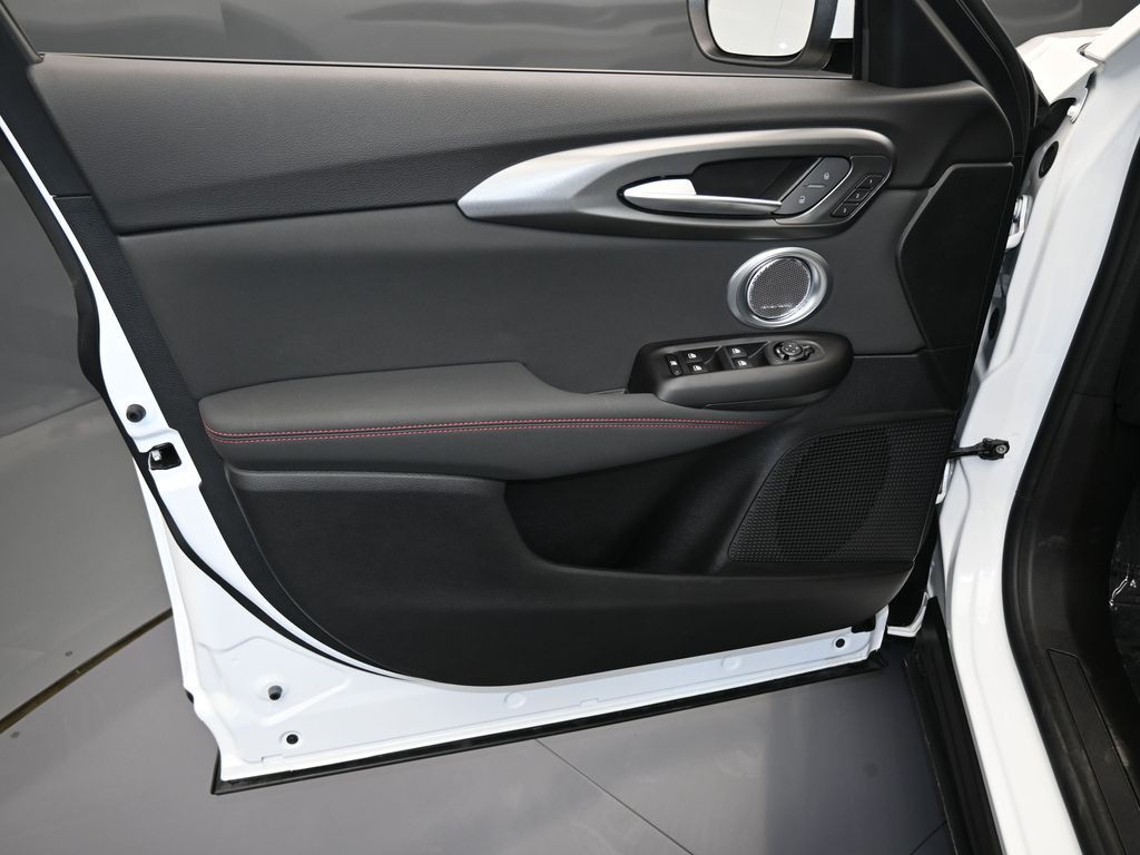 Vehicle image 34 of 72
