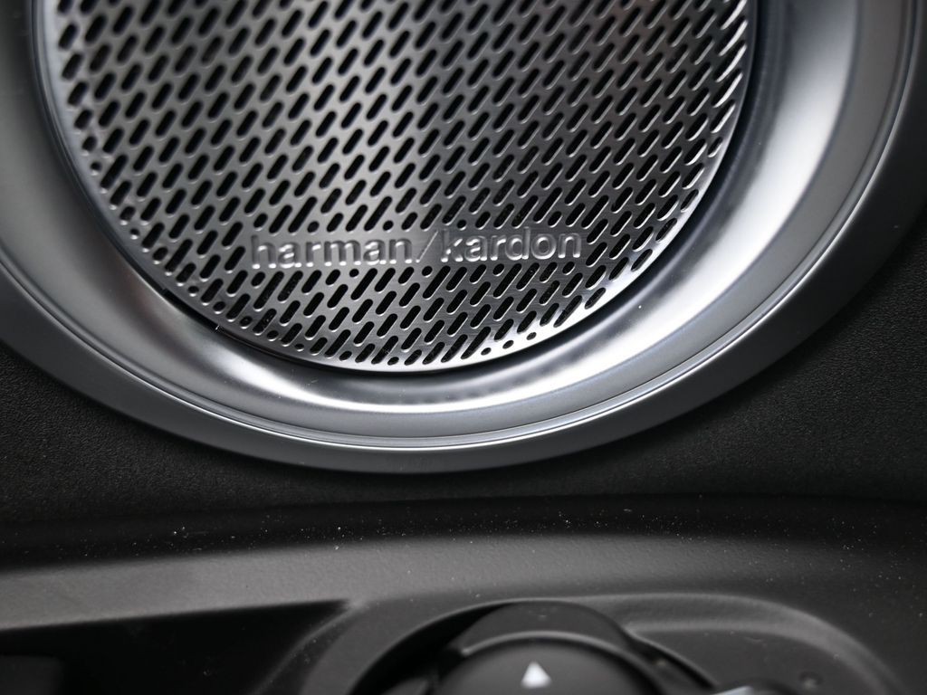 Vehicle image 37 of 72