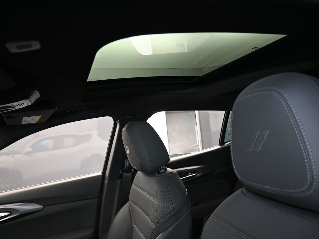 Vehicle image 32 of 72