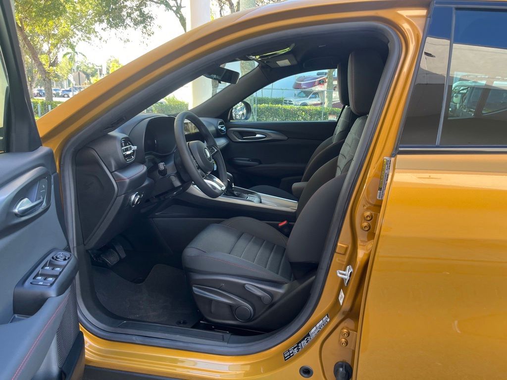 2024 Dodge Hornet GT Image 5 of 42