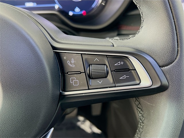 Vehicle image 29 of 37