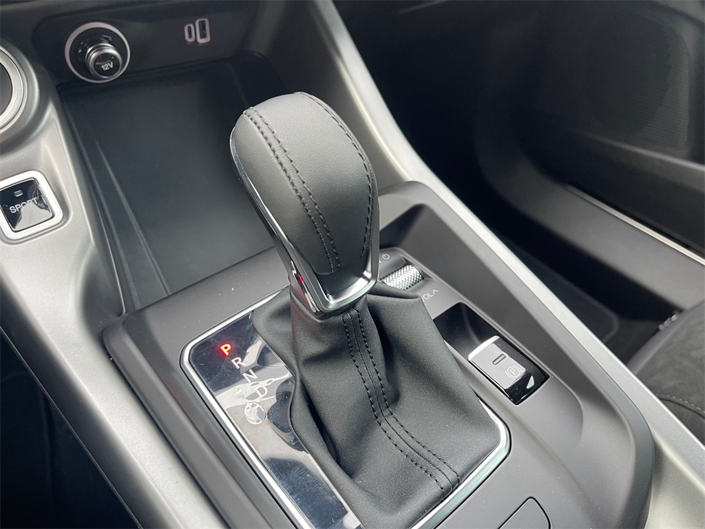 Vehicle image 18 of 20