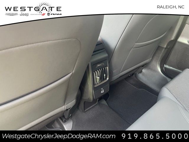 Vehicle image 27 of 30
