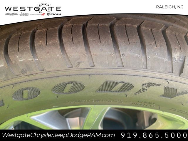 Vehicle image 22 of 30