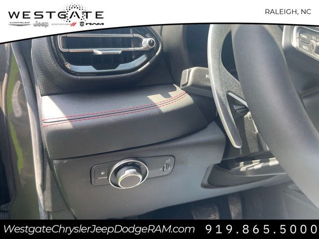 Vehicle image 17 of 30