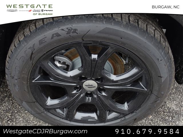 Vehicle image 10 of 25