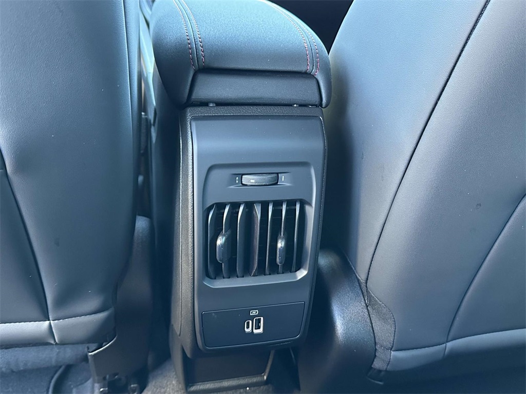 Vehicle image 15 of 20