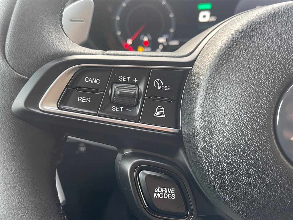 Vehicle image 17 of 20
