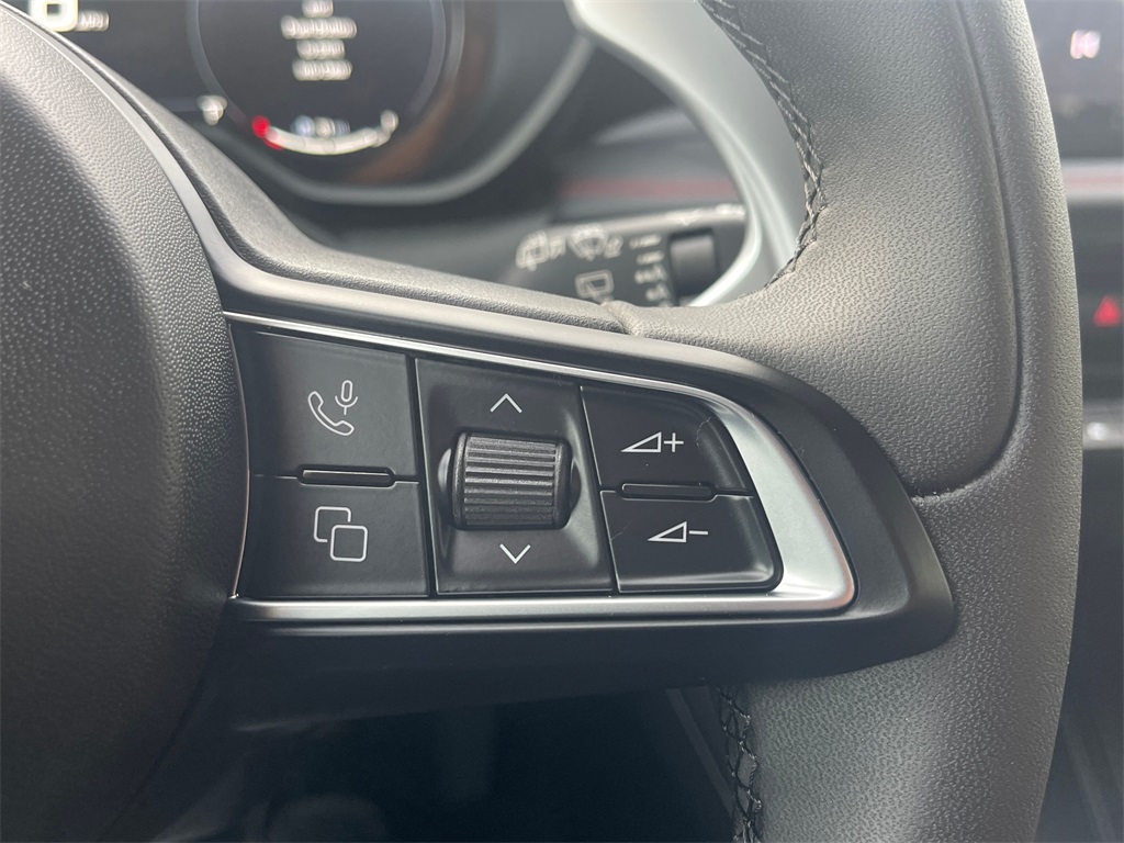 Vehicle image 16 of 20
