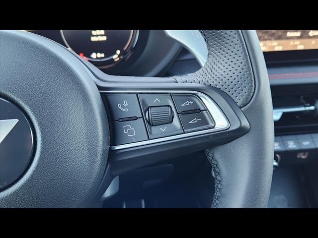 Vehicle image 13 of 18