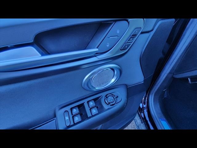 Vehicle image 9 of 18
