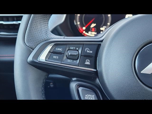 Vehicle image 14 of 18