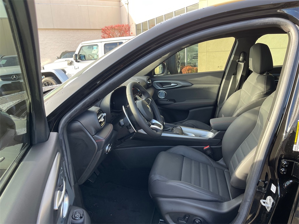Vehicle image 14 of 20